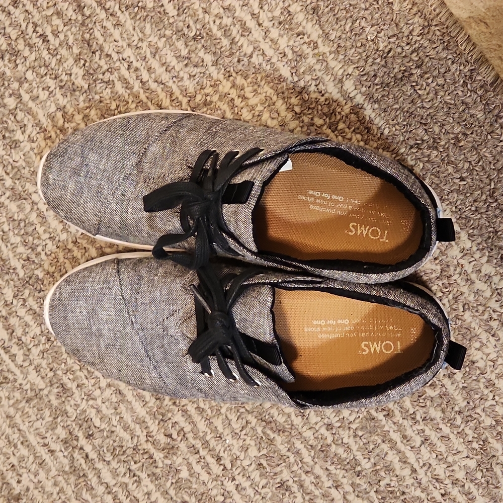 Grey Women's TOMS Sneakers in Size 8